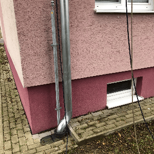 Nový odkvap, detail rohu paneláku